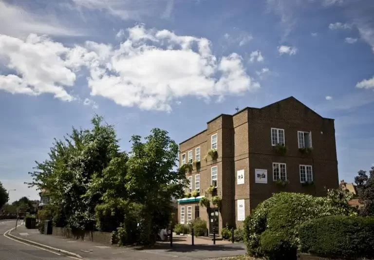 CES English Schools London 1 1 768x534