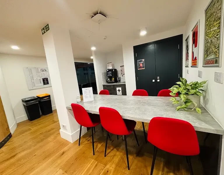 Embassy English London 3 1 768x600