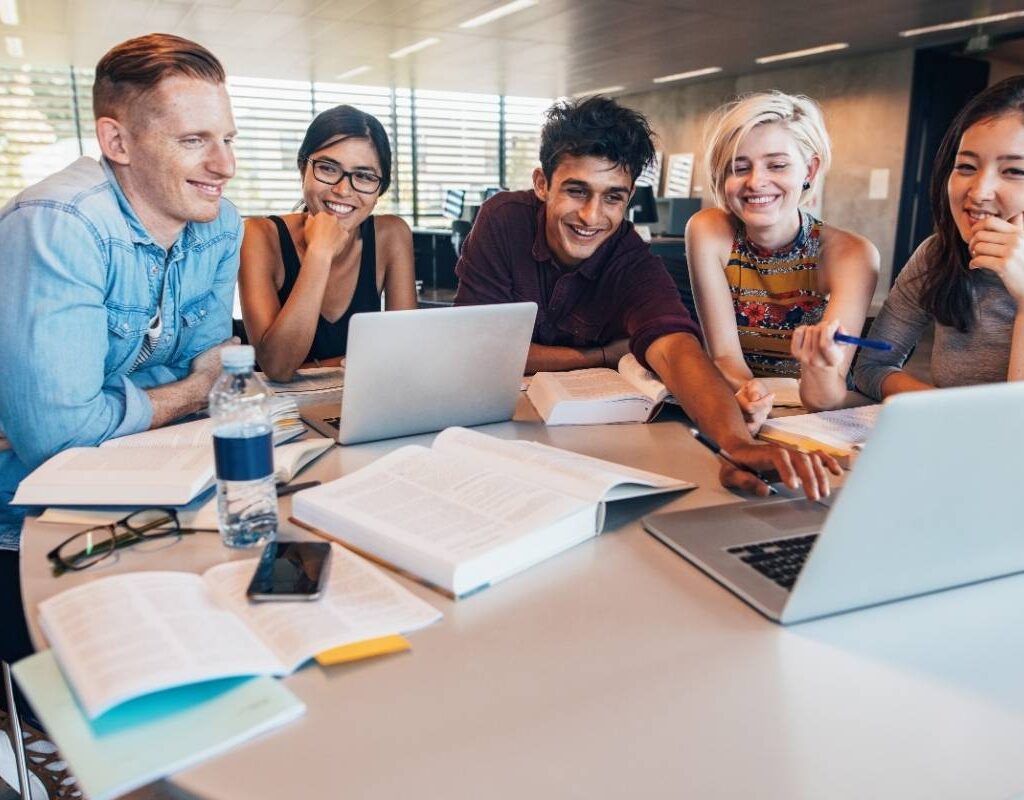 Estudiar en Dubai vs estudiar en Europa: ¿Cuál elegir?