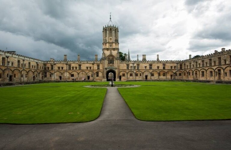 Estudiar en Oxford vs Cambridge: ¿Cuál es mejor?