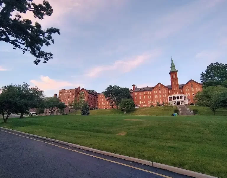 Kings Education New York 3 1 768x600