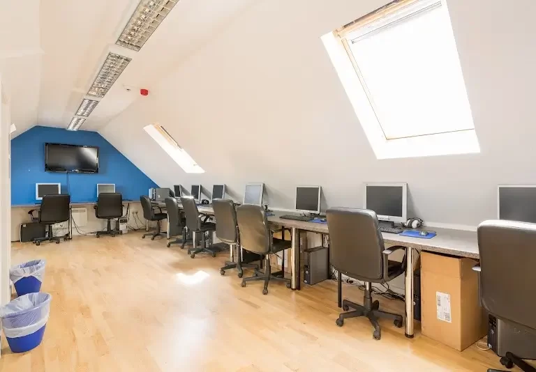 LSI English Schools Cambridge 3 1 768x534