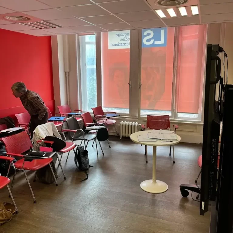 LSI English Schools Paris 3 1 768x768