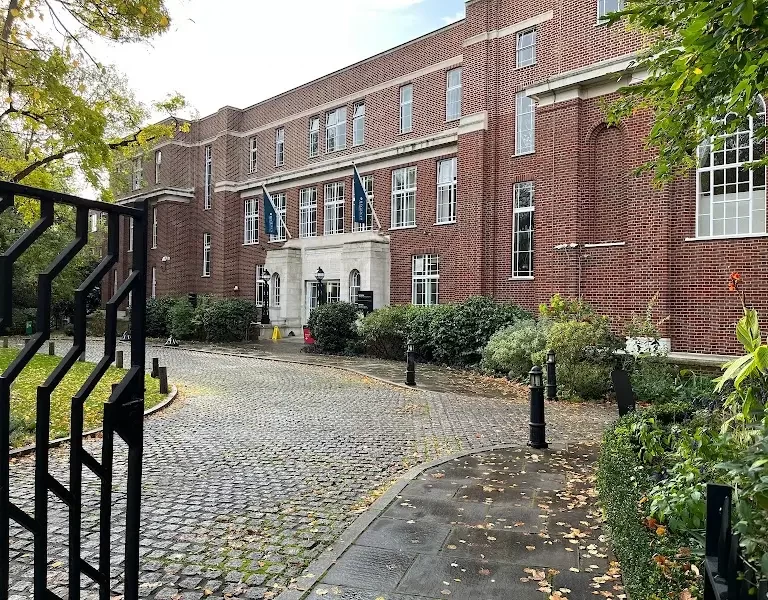 Regents University London 2 1 768x600