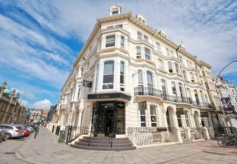 St. Giles English Schools Brighton 2 1 768x534