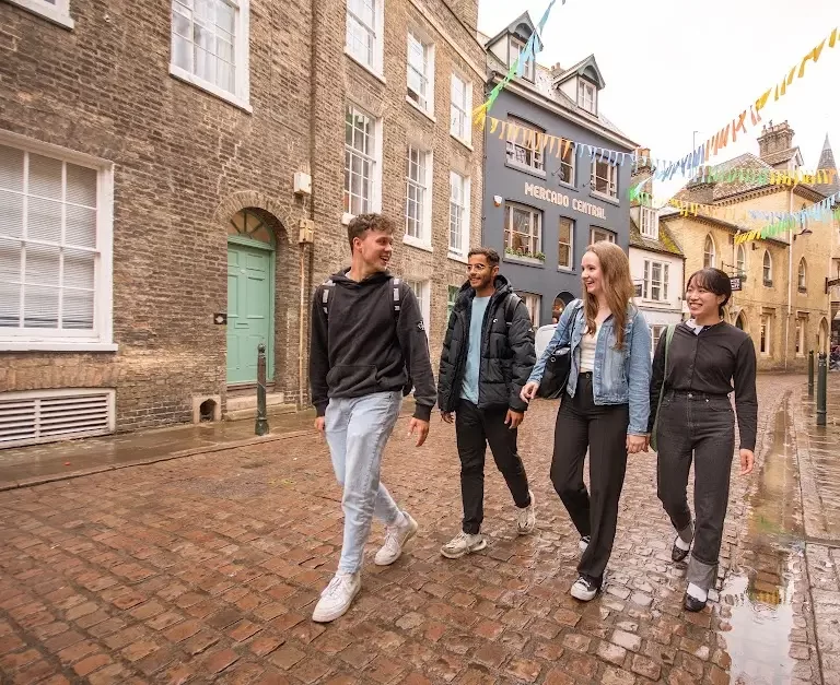 St. Giles English Schools Cambridge 2 1 768x627