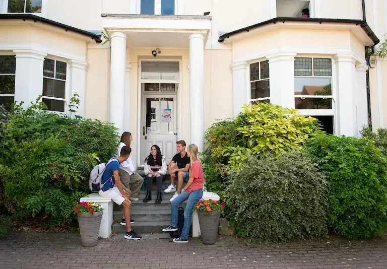 St. Giles English Schools Eastbourne 1 1 768x534