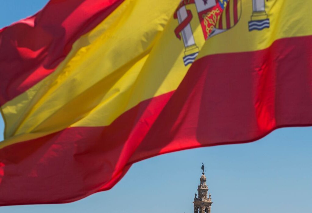 España flexibiliza las reglas para que extranjeros puedan estudiar y trabajar al mismo tiempo