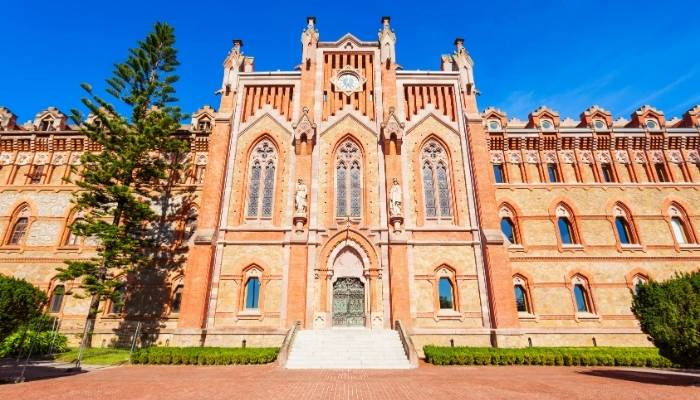 La Universidad de Navarra: Becas, sostenibilidad y compromiso instituciona
