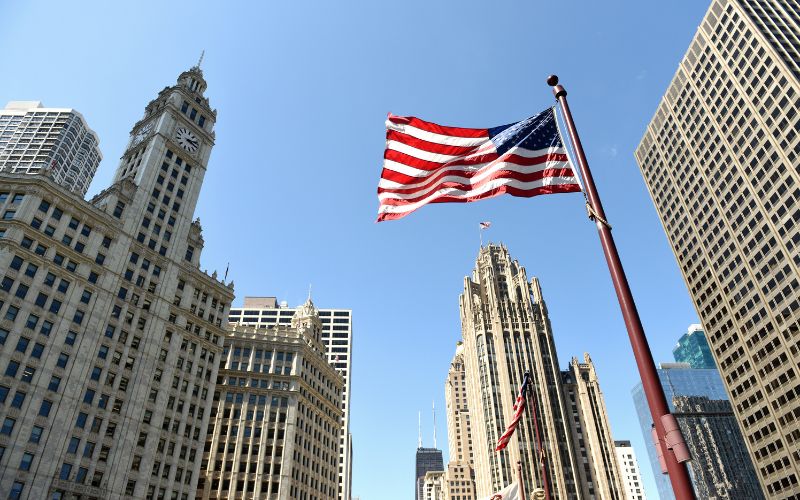 Control de entrada a EE. UU. más estricto: Conoce las nuevas reglas para titulares de Green Card y evita problemas en migración. ¡Prepara tus documentos!