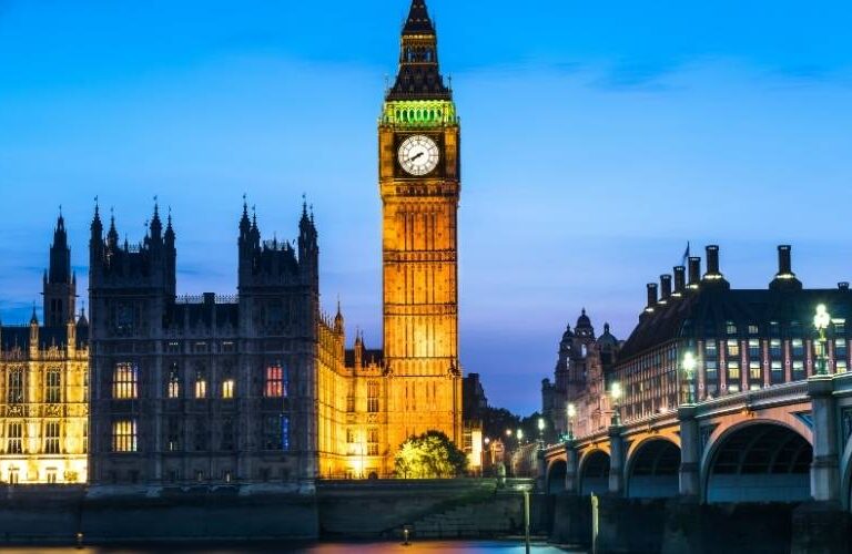 Reino Unido abre convocatoria para becas Chevening: estudia una maestría con todos los gastos pagos