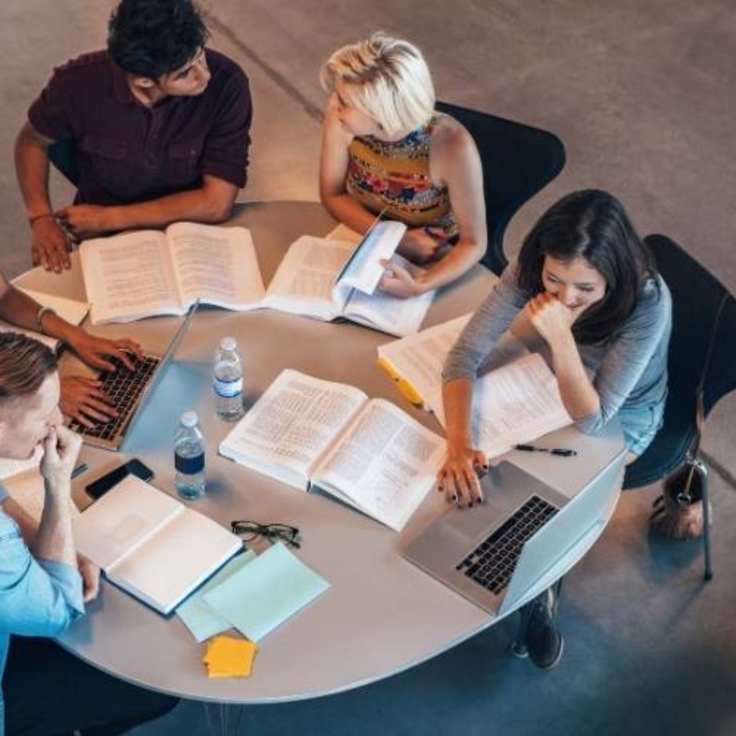 Mejores países para estudiar en el exterior para colombianos este 2026: por qué hacerlo con una agencia es la mejor decisión