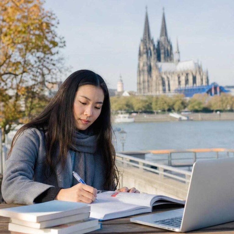 Illustration of Posgrados en Colonia: Guía Definitiva para 2026