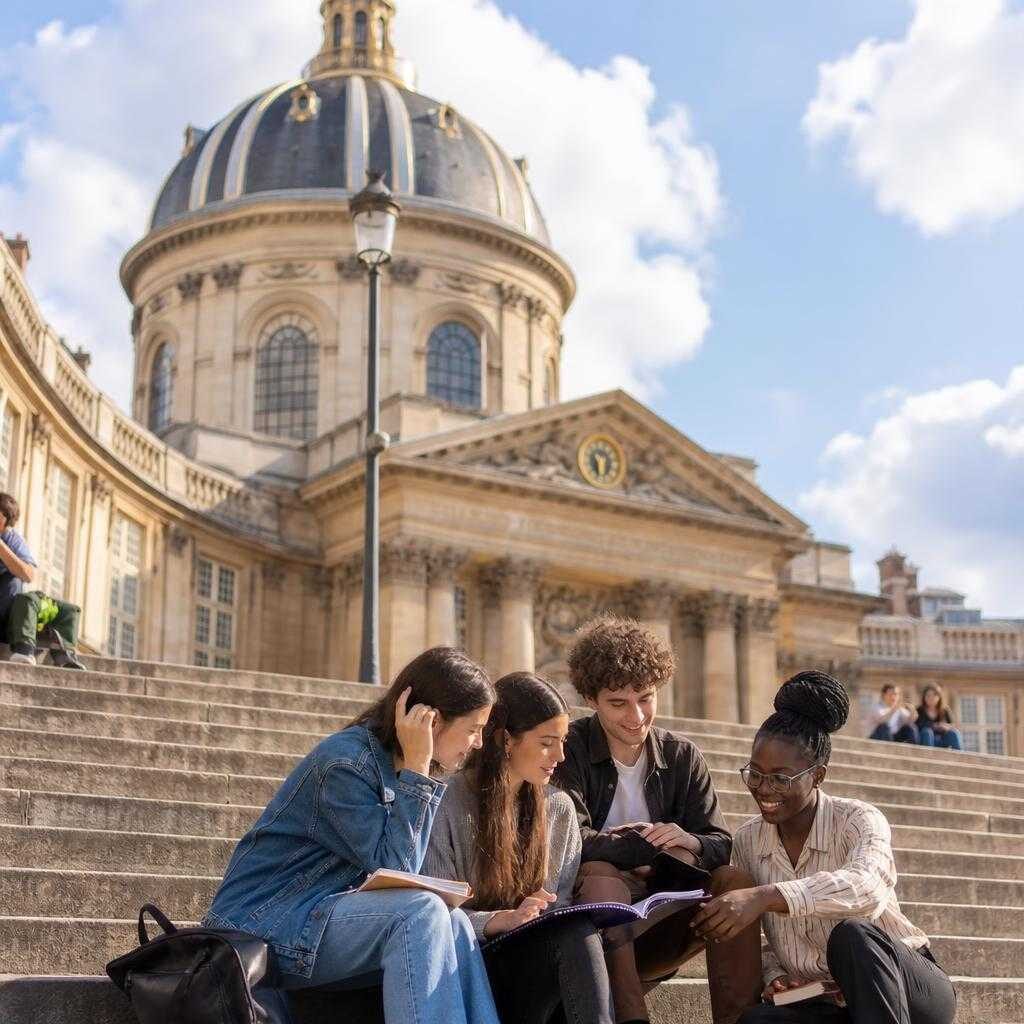 educación en París illustration